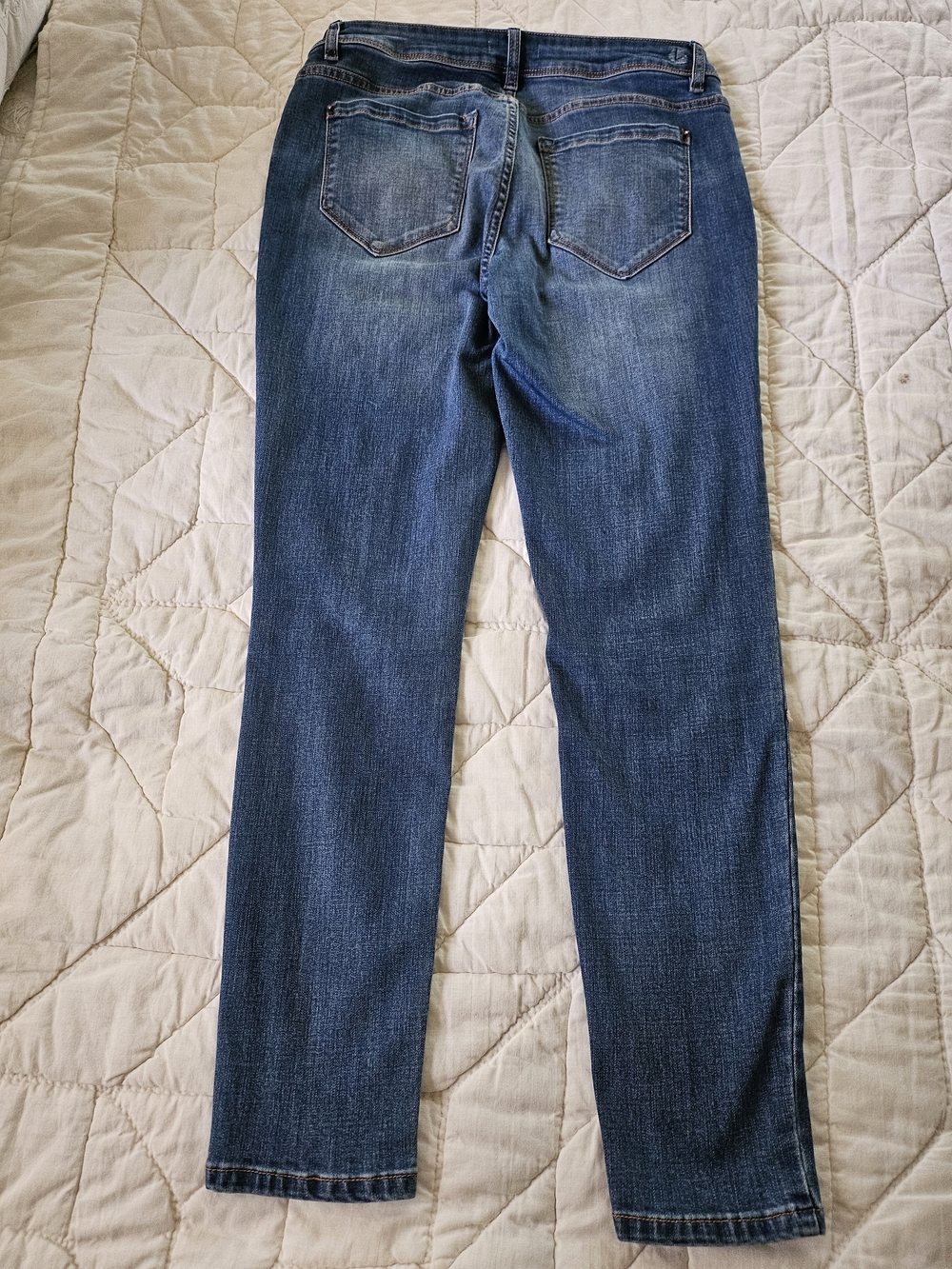 Kensie Distressed Med Rise Skinny Jeans w/ Floral Embroidery - Size 6/28 - Picture 3 of 10